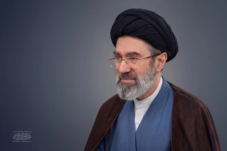 رهبر انقلاب: هر اقدامی که موجب سرخوردگی مردم شود، کمک به دشمن است
